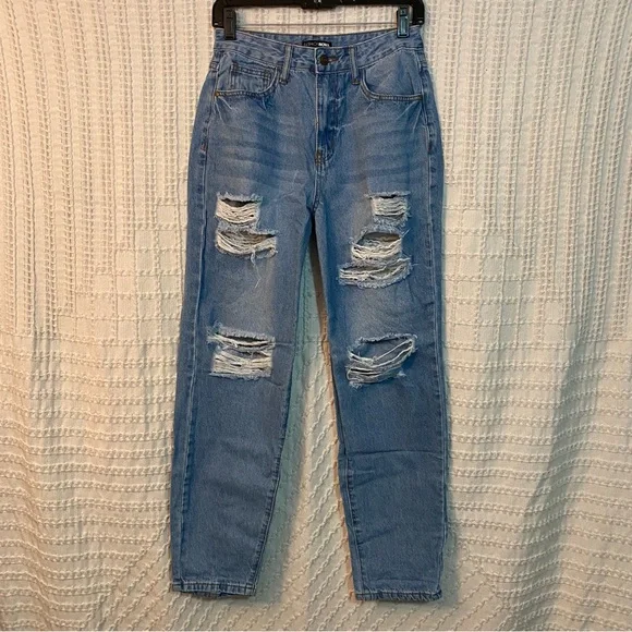 Fashion Nova Distressed Light Wash Boyfriend Jeans | Size 5 - Picture 1 of 6